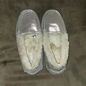 UGG Silppers ON SALE!